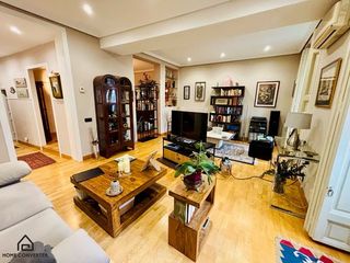 Pis  Plaza de isabel ii 5. Oportunidad única: joya señorial de 187 m² con 7 balcones y vist
