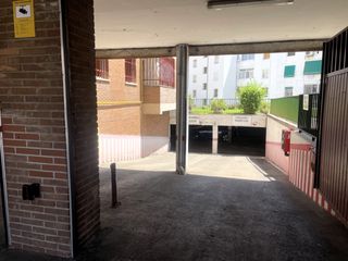 Aparcament cotxe a Guindalera