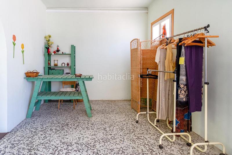 Foto 6544a9f2-84c4-45ea-94e2-413356d50a0c. Local comercial un local con muchas posibilidades y gran terraza en Arenys de Mar