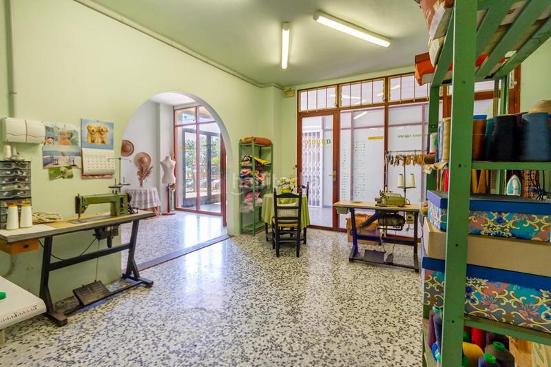 Foto b29aaa30-7e3d-4969-b46a-a256d5f6b9fb. Local comercial un local con muchas posibilidades y gran terraza en Arenys de Mar