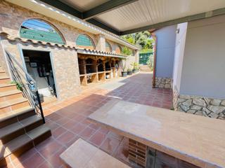 Xalet a Mas Mora-Sant Daniel. Espectacular chalet en mas mora dos viviendas en una, con piscin