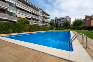 Appartement à Carrer cals frares 40. Gran piso con piscina y maravillosas vistas a mar y montaña.