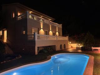 Xalet a Calella. Exclusivo chalet reformado en calella con piscina de agua salada