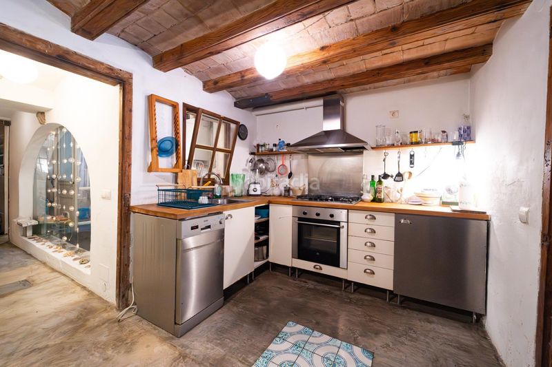 Foto 0aecf24d-0fb5-47e2-9944-f33ba3e421e4. Local comercial a Raval Barcelona