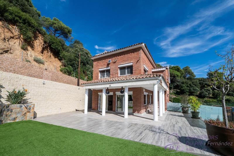 Foto 0bd9f622-f741-4c19-b59f-5024aabb3359. Chalet con riscaldamento parcheggio piscina in Alella