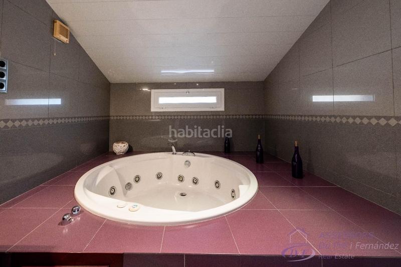 Foto 3647de3a-a60e-4c56-92b6-5834f8b9cf12. Chalet con riscaldamento parcheggio piscina in Alella