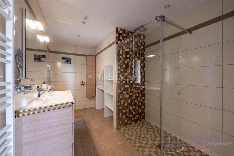 Foto 56ce997b-0e79-41f5-88f2-546075d4fc44. Chalet con riscaldamento parcheggio piscina in Alella