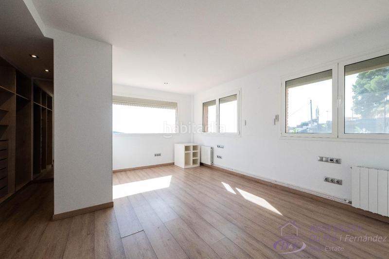 Foto 6c6c6206-99b4-42e9-b9f3-e6f31cdbc817. Chalet con riscaldamento parcheggio piscina in Alella