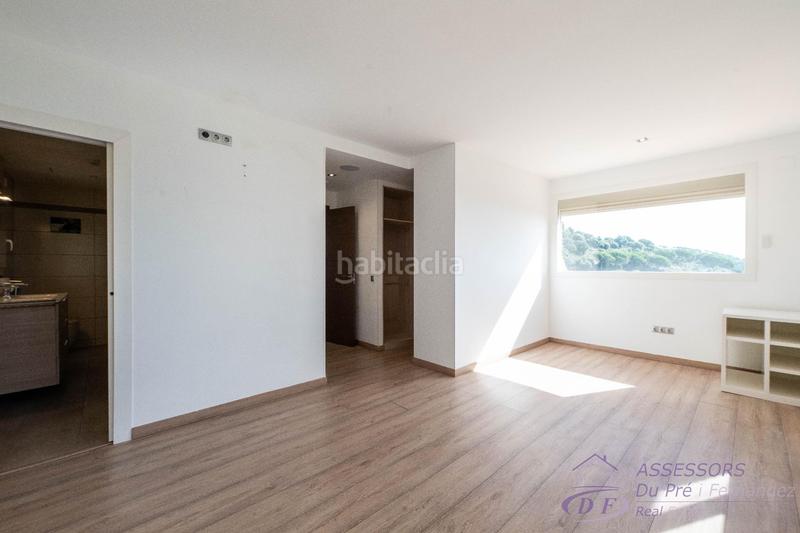 Foto 87b03607-a0a9-44fc-ad9d-a828b0a7838f. Chalet con riscaldamento parcheggio piscina in Alella