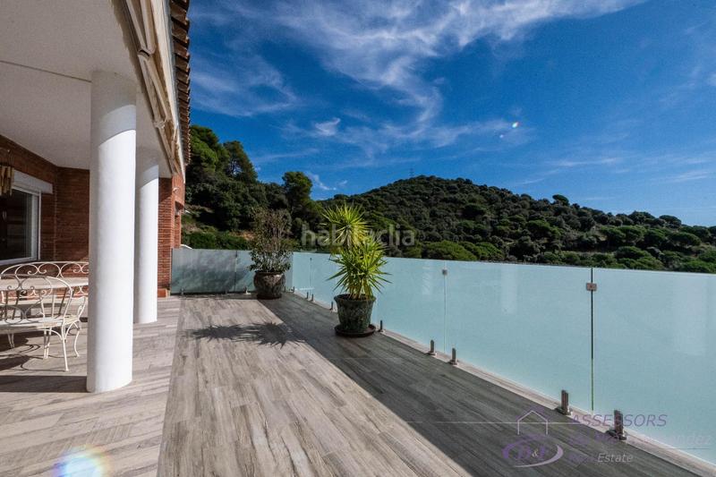 Foto 8e92aed0-0dd6-48c8-a464-7c0b69fecdb3. Chalet con riscaldamento parcheggio piscina in Alella