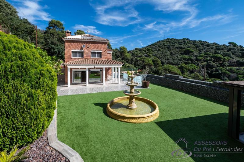 Foto bbb50e86-4b3c-4efa-bb48-0db617cf3913. Chalet con riscaldamento parcheggio piscina in Alella