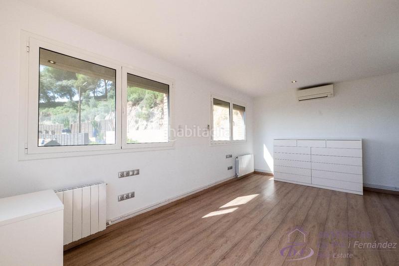 Foto e105e733-bcae-415b-9d30-392c98a16862. Chalet con riscaldamento parcheggio piscina in Alella