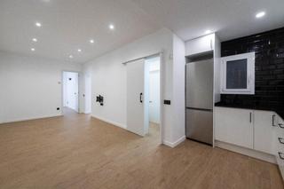 Rez-de-chaussée  Avenida gran via de les corts catalanes. Acogedora planta baja reformada en sant adrià de besòs