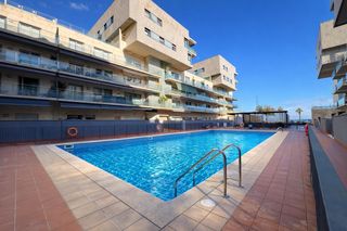 Pis a Port. Piso con terraza de 26 m2 y vistas al mar junto al puerto de bad
