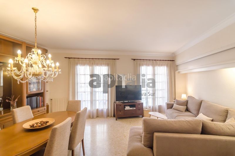 Foto 8c56df62-f390-4193-b04d-b7087d59b645. Edificio  en venta en el centro , ideal para inversores en Lloret de Mar