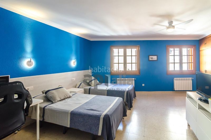 Foto f576c52b-c01a-410a-adcb-b2a4a2dc3aae. Edificio  en venta en el centro , ideal para inversores en Lloret de Mar