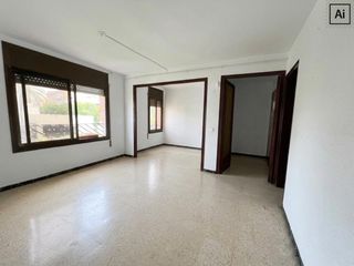 Etagenwohnung  Avinguda de catalunya. Piso de 3 habitaciones muy luminoso en les roquetes