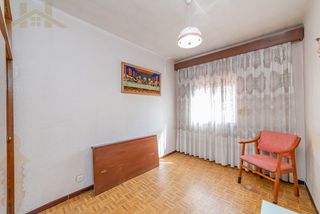 Pis  Calle de valdecanillas. Piso en venta en valdecanillas
