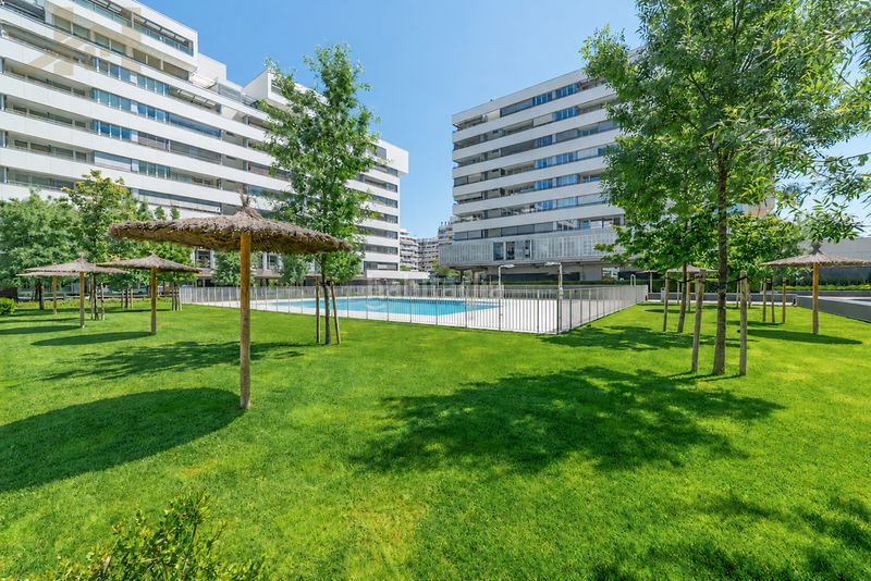 Foto b4297756-f5e5-4441-a077-0fe3786a56d8. Pis amb calefacció piscina a Valdebebas - Valdefuentes Madrid