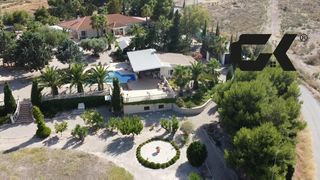 Chalet in Mazarrón Casco Urbano. Exclusiva finca mediterránea de 15.000 m2 con viviendas independ