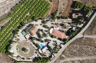 Xalet a Mazarrón Casco Urbano. Fincaresort privada de 15.000 m2 con tres viviendas, bodega y pi