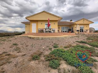 Chalet in Totana. Finca rústica con chalet independiente en totana  17.546 m2 de p