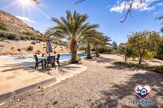 Chalet à Aledo. Casa rural en venta en aledo murcia con piscina, licencia turíst