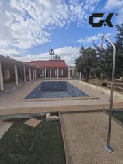 Country house in Camino camino silla 1. Exclusiva finca con amplias instalaciones y múltiples posibilida
