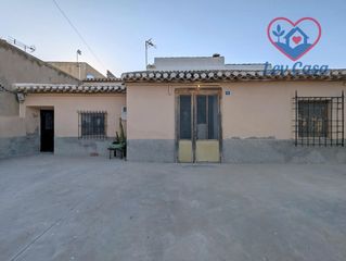 Casa a La Pinilla - Las Palas. Casa de campo con 4 dormitorios, patio privado y terreno con 60