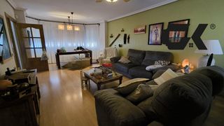 Casa bifamiliare in Torre-Pacheco. Casa familiar de 259 m2 con amplio garaje, terraza, bodega con c