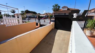 Towny house in Torre-Pacheco. Casa familiar de 259 m2 con amplio garaje, terraza, bodega con c