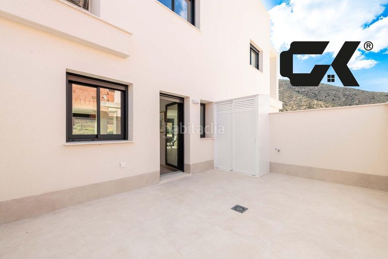 Foto bfd3504f-6586-4f76-a919-fc1d9f22ff87. Casa adossada amb aparcament piscina a Cox