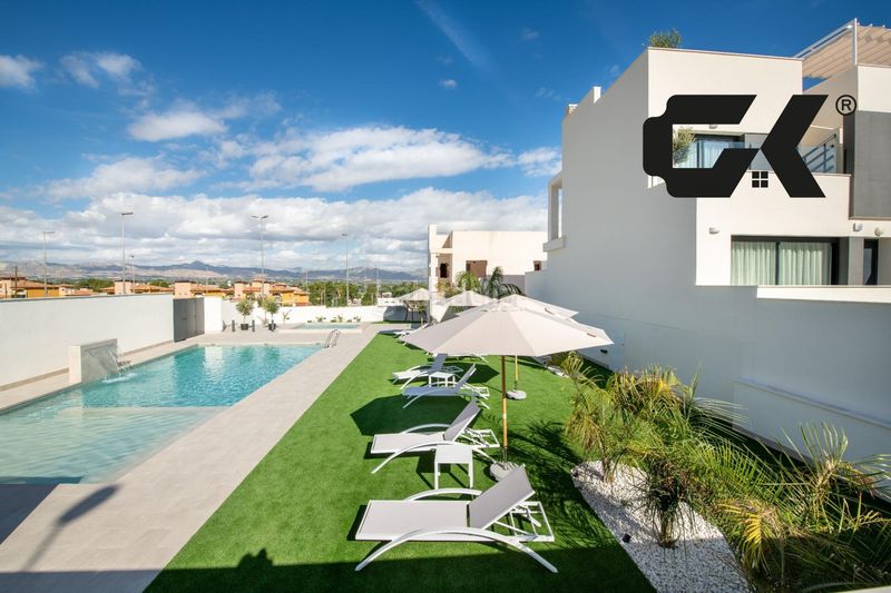 Foto e913c364-274a-48d0-b588-d98df617fd30. Casa adossada amb aparcament piscina a Cox