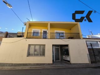 Pis a Zarcilla de Ramos. Amplia casa de pueblo con terraza y chimenea cerca de lorca