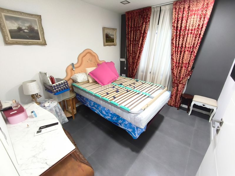Foto f6b6cb84-ef79-4c80-9674-5e618cf2ef66. Flat with heating in Centro Cuenca