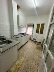 Appartamento  Calle de santa teresa. Se vende piso para reformar en los tiradores