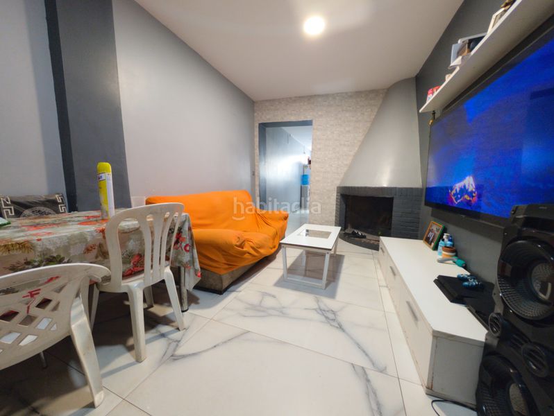 Foto ad1c5eb0-65c4-4e18-8e77-468b51354932. Casa adossada amb xemeneia a Centro Burriana