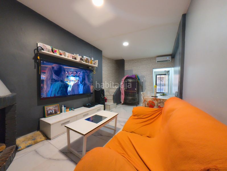 Foto f5da90f3-880c-478f-8e6a-f775aa393bd7. Casa adossada amb xemeneia a Centro Burriana