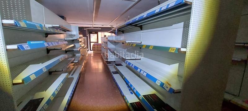 Foto 6b54c9a2-1f42-4136-841b-1d3e21f0f5fa. Alquiler local comercial en carrer de santa coloma 31 gran escaparate en Barcelona