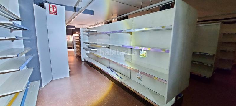 Foto 50005f96-602e-4e9d-a1ce-d003bd8126ae. Lloguer local comercial a carrer de santa coloma 31 a Barcelona