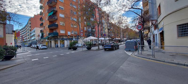 Foto c4894bd0-e1f9-4123-a45a-aa8604bbad65. Location local commercial dans carrer de santa coloma 31 dans Barcelona