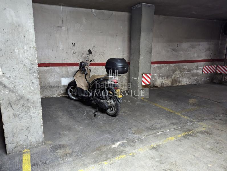 Foto 3b4ec7a2-afd4-42e8-9758-8ec0f74dc1d2. Parking coche plaza de parking vila de gracia! en Barcelona