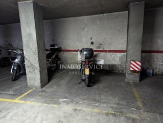 Car parking  Carrer de les tres senyores. Plaza de parking vila de gracia!