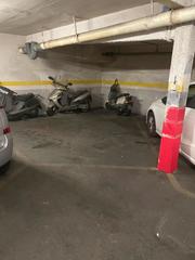 Aparcament cotxe  Carrer de la mare de déu del coll. Parking esquina para coche y moto