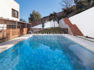 Xalet a Cam vell santa creu olorda 5. Magnfica casa en venta con jardn, vistas y piscina en vallvidr