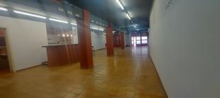 Rent Business premise in Carrer major 56. Local céntrico