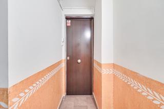 Appartamento  Carrer de melcior de palau. Entreplanta luminosa para entrar a vivir en sants