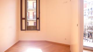 Pis  Carrer d'aribau. Tercera planta en l'antiga esquerra de l'eixample para entrar a
