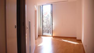 Piso  Carrer d'aribau. Tercera planta en l'antiga esquerra de l'eixample para entrar a