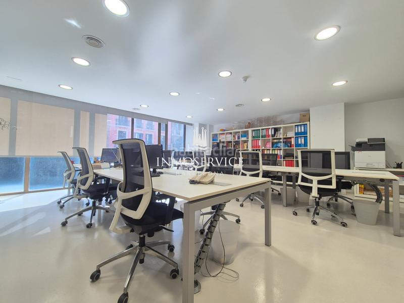 Foto 44957472-8bf6-4005-9545-0abb680890af. Oficina amb calefacció a Dreta de l´Eixample Barcelona